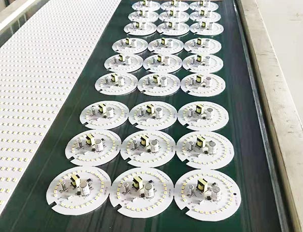 燈珠貼片機(jī)有哪幾類？